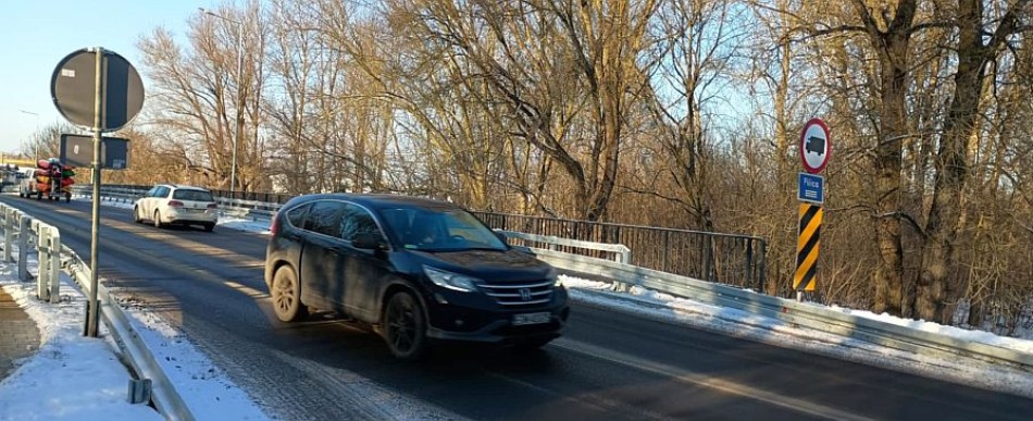 Na moście obowiązuje jeszcze zakaz wjazdu dla pojazdów ciężarowych, ale niebawem to się zmieni