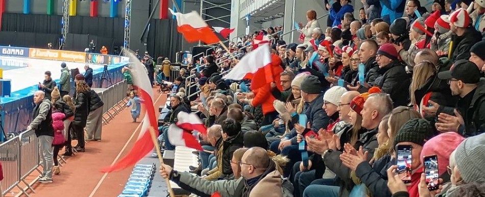 Doping kibiców niósł łyżwiarzy na lodzie