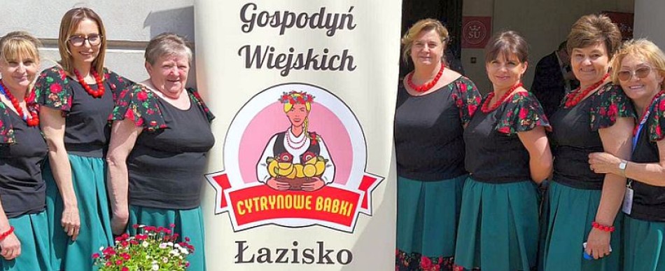 Panie z KGW w Łazisku wspaniale gotują, również tradycyjne potrawy regionalne (fot. Centrum Kultury i Biblioteka gminy Tomaszów)