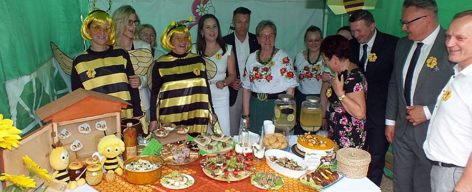 Reprezentacja Wiaderna, która otrzymała nagrodę specjalną wójta Żelechlinka