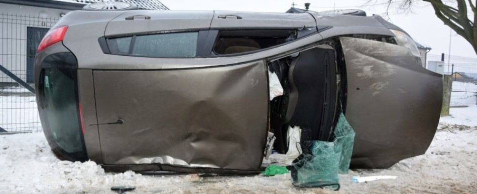 Skradziony Ford dachował w Wiadernie