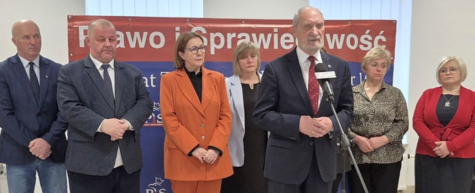 Podczas konferencji PiS głos zabrał m.in. Antoni Macierewicz